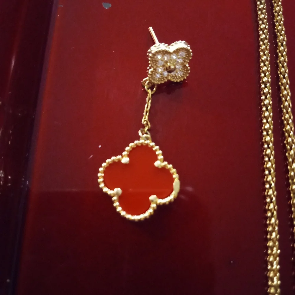 Red Lucky Clover Jewelry - Picture 3 of 4